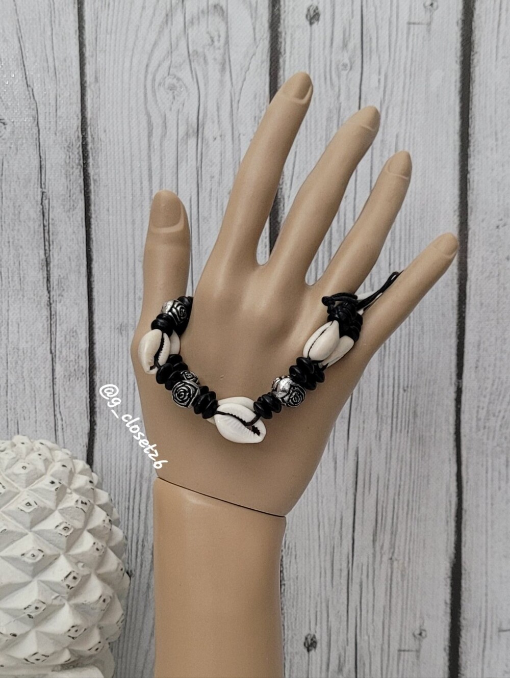 NWT 2 Adjustable Natural Cowrie Shell Fashion Bracelets